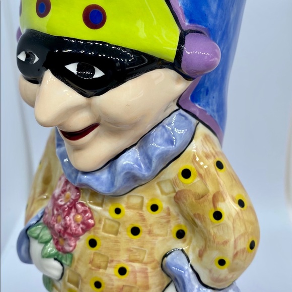 Charms Designs by McGovnery Masked Women Vase EUC - Picture 3 of 6